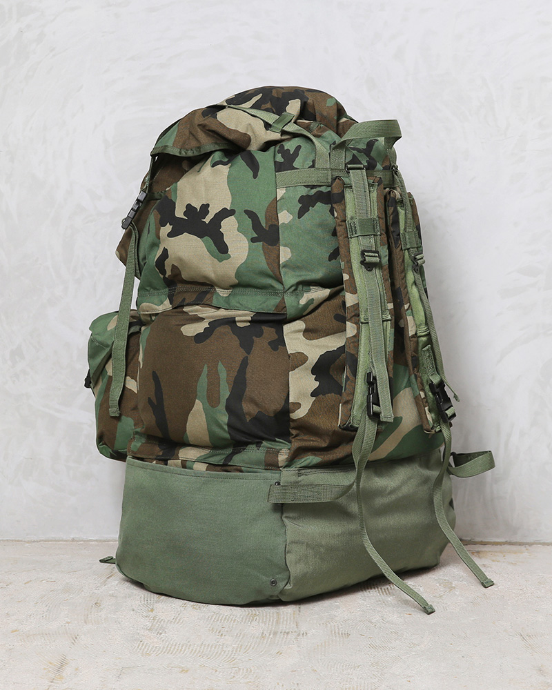 実物 新品 デッドストック 米軍 MCCEB EQUIPMENT バックパック ウッドランド迷彩【キャンペーン対象外】【I】